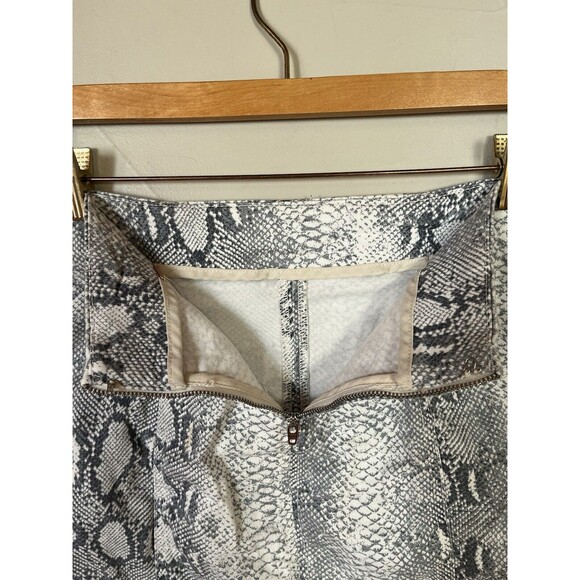 Free People Snake Print Mini Skirt,‎ Gray & White, Back Zipper, Size 6 - Picture 7 of 7